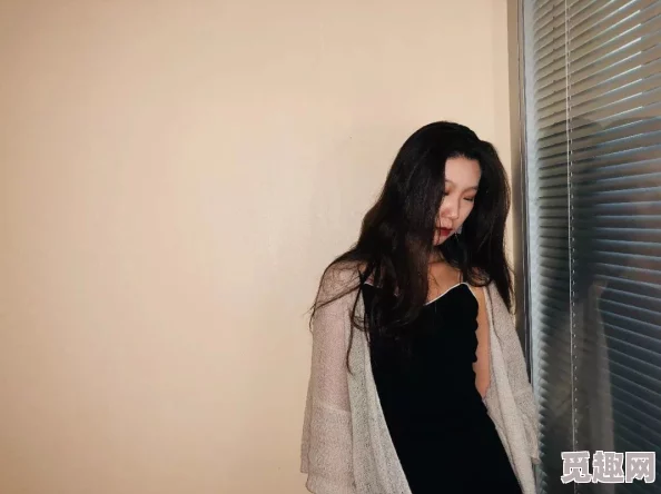 抖音风反差婊水晶棒:分析其在短视频平台中的流行原因及对年轻人消费观的影响与相关文化现象 抖音风反差婊水晶棒:分析其在短视频平台中的流行原因及对年轻人消费观的影响与相关文化现象