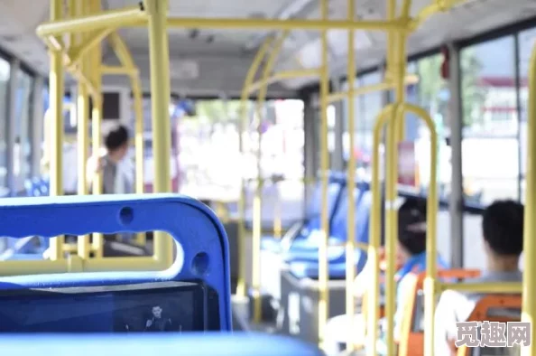 粗暴肉开荤高H公交车,惊现车内不雅行为,引发乘客热议和网络疯传! 粗暴肉开荤高H公交车,惊现车内不雅行为,引发乘客热议和网络疯传!