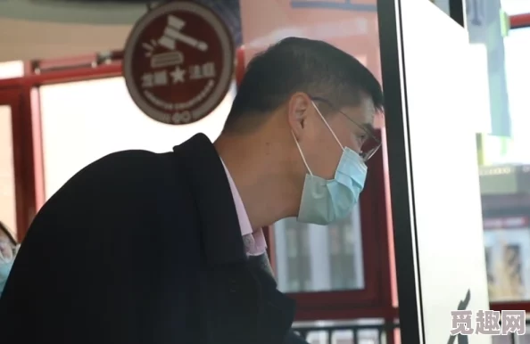 被男人吃奶添下面好舒服视频，网友们对此表示不同看法，有人认为这是个人选择的表现，也有人觉得不应过于公开